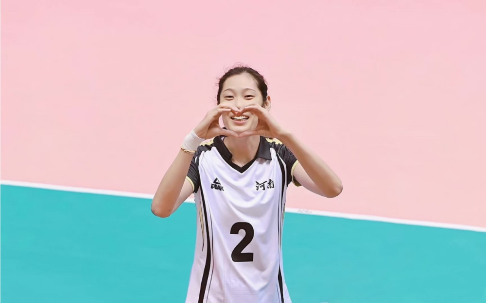 图说:河南籍的朱婷曾经被天津体育局和天津女排"挖墙脚".