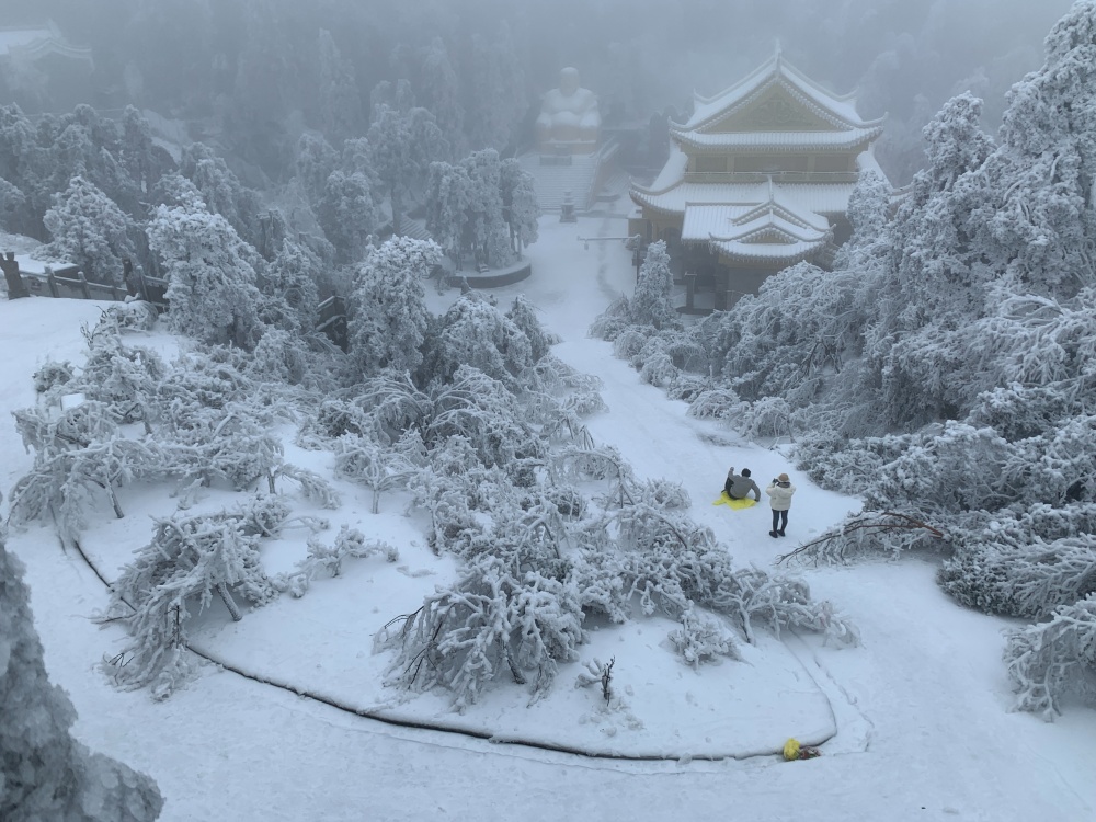 冬季來南嶽衡山玩雪賞霧凇本地人建議請聽勸能勸一個是一個