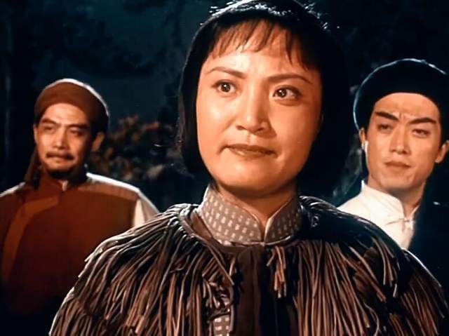 杨春霞：70年代曾红极一时，可她心底最大的痛，是深爱的人，已离开17年_腾讯新闻