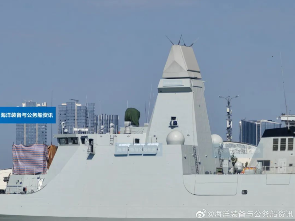 钦州舰刷号即将入列，054B型远洋型护卫舰，仅建两艘带有试验性质_腾讯新闻