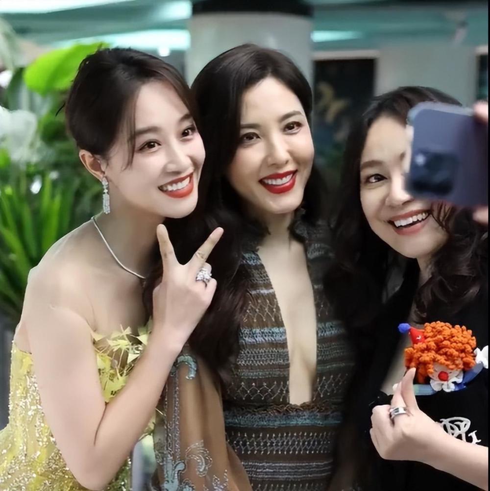 上海这夜,女星千娇百媚,宋佳性感,梅婷成熟,却被黄渤抢了风头_腾讯