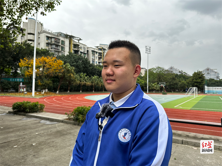 扣好人生第一粒扣子致敬这位救人少年