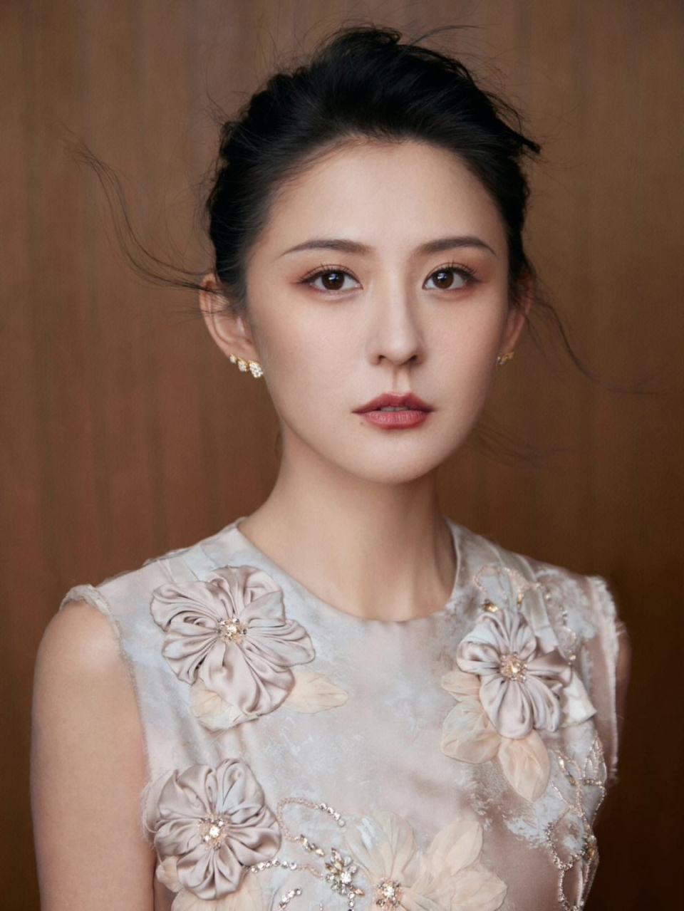 热依扎(1986年),张小斐(1986年)等获得过影视大奖的女星,尽管年龄符合