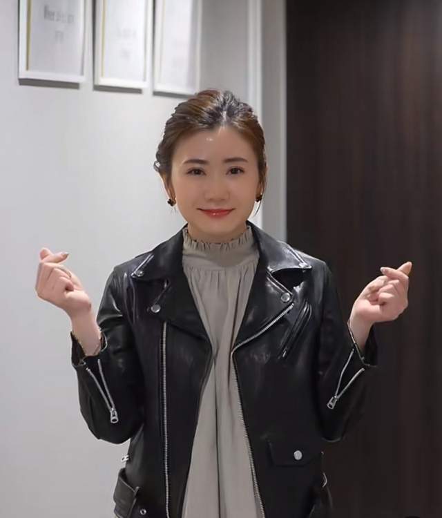 福原爱秀穿搭,网友却好奇她的官司进度,全日赛不找她评球有原因