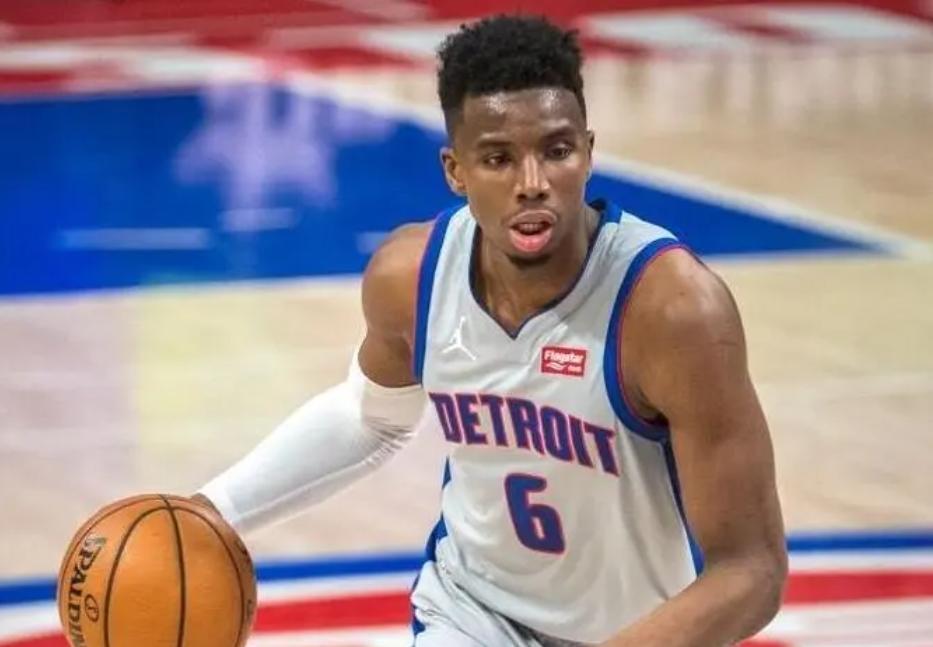 目前有三大最新消息:首先是广东男篮三冠功臣威姆斯继续征战cba,确定