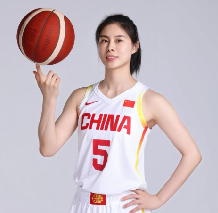 杨舒予统治攻守,王思雨稳健,张茹锁防守