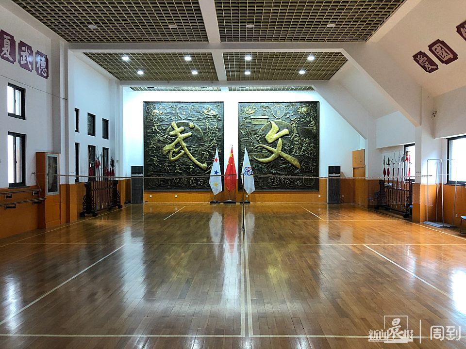 2011年出版)给刘何跃,并告诉他,精武体育总会将筹建精武会史馆,精武
