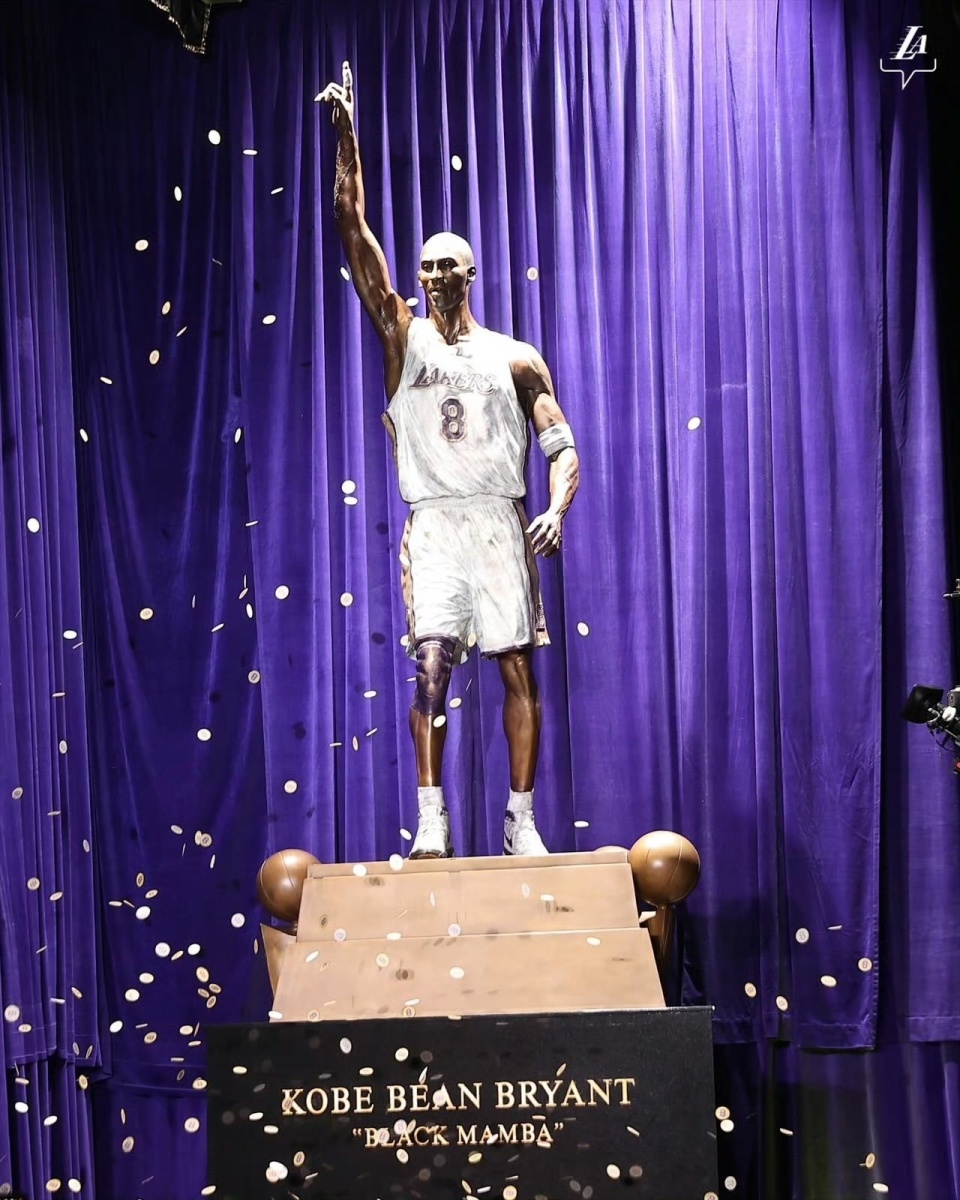 科比雕像揭幕|篮球故事迎来终章 荣誉大满贯让那份记忆独一无二_腾讯
