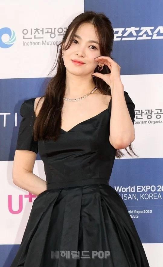 宋慧乔宣布新电影开拍时隔十年重返银幕宋允儿林智妍留言支持