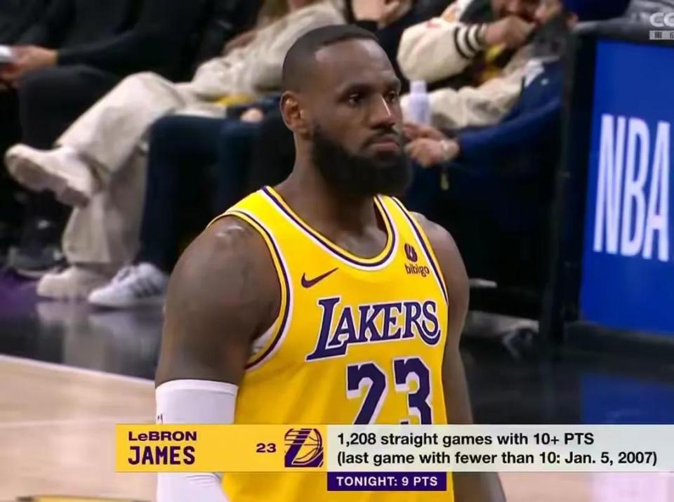 不演了拉塞尔连续两场摆烂得13分和6分不满詹皇放弃防守