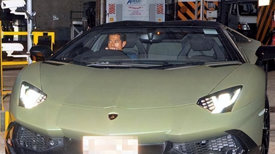 郭富城开私人豪华游艇过端午,带妻子女儿出海,方媛高调晒全家福