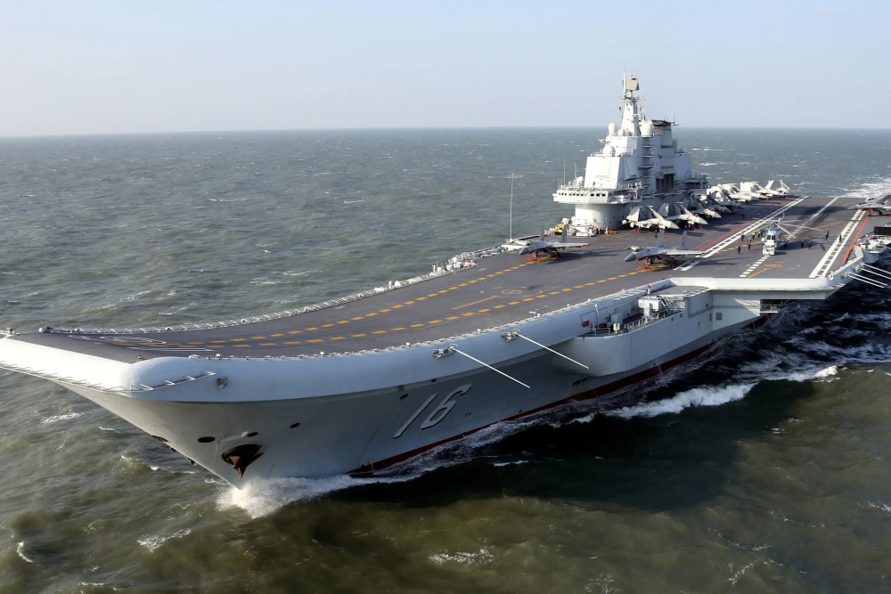 解放军加紧练兵备战辽宁舰刚回港山东舰航母编队南海实战演训