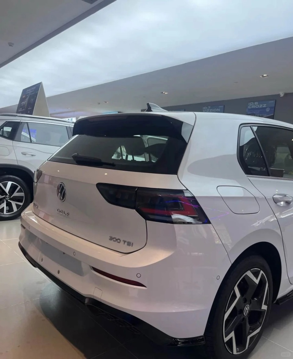 新款大众高尔夫300tsi r