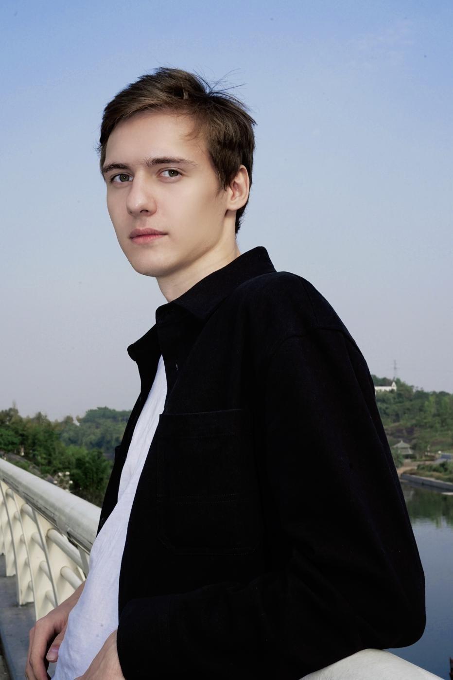 我90后,俄罗斯模特男友第一次去我家,差点和我妈吵架,却不认错