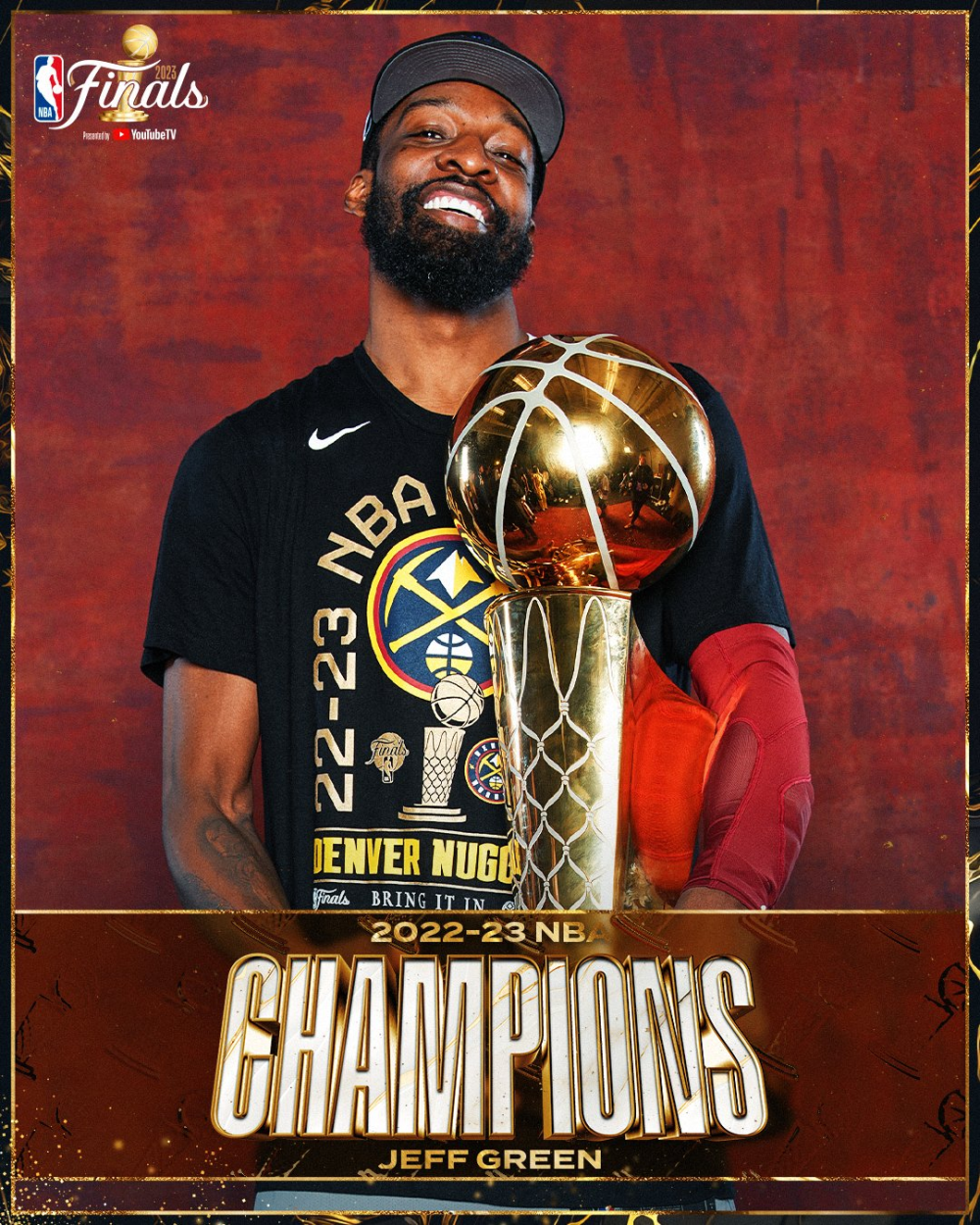 官方晒掘金19人夺冠定妆照!约基奇手捧两座奖杯 穆雷波特满脸笑容