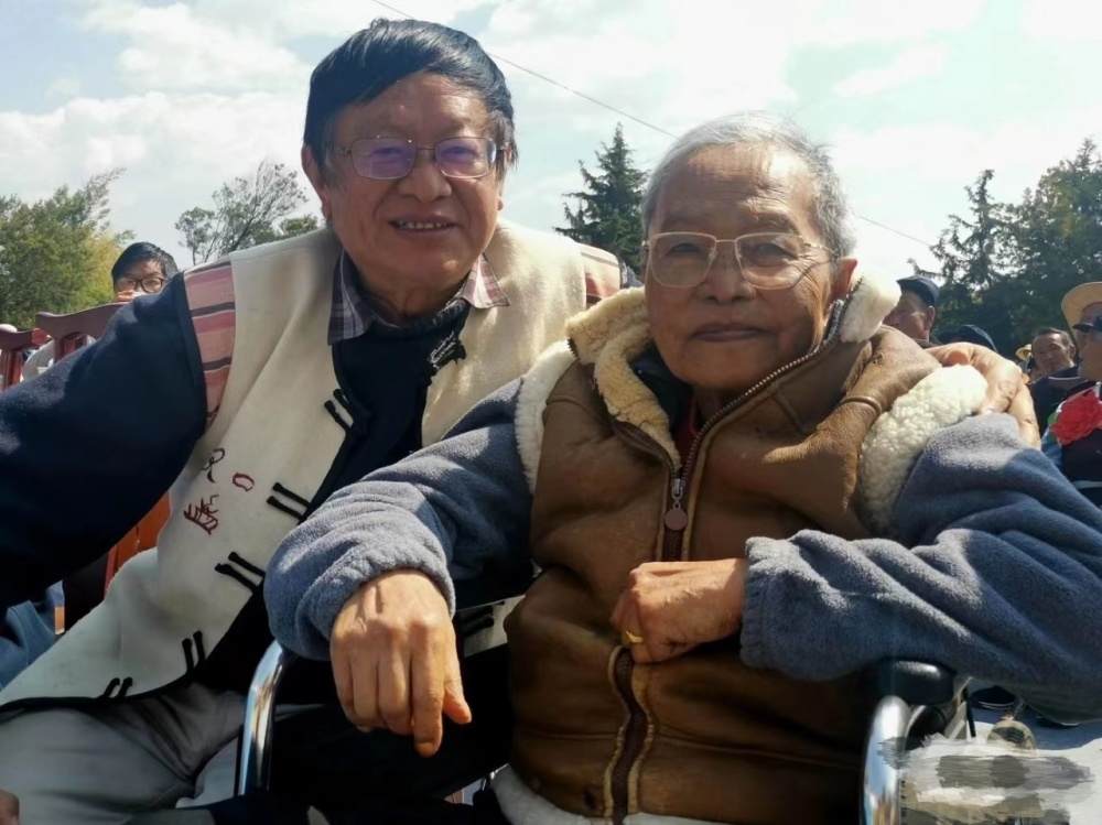 音乐大家宣科先生病逝,享年93岁,曾被称为"丽江鬼才"_腾讯新闻