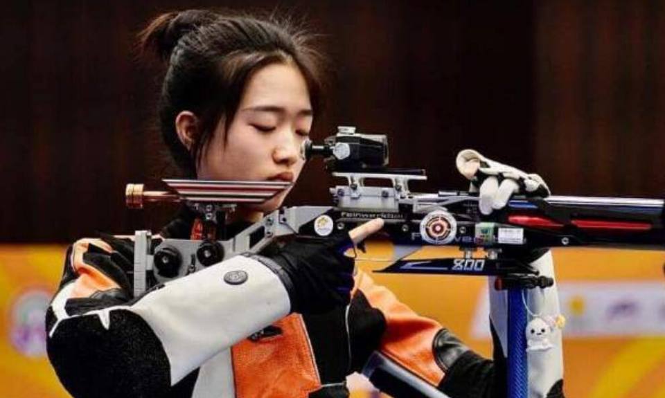女子10米气手枪:李雪夺得金牌,钱薇收获铜牌;男子50米步枪三姿:杜林澍
