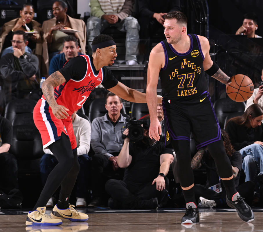 快船拒湖人26分逆轉！小卡復出哈登18+10引7人上雙 詹東55+16 - 