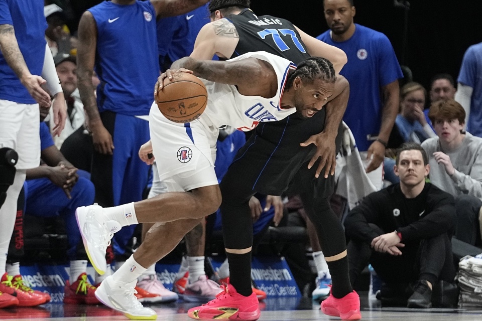 威少哈登闲聊 泰伦卢提前放烟雾弹_腾讯新闻