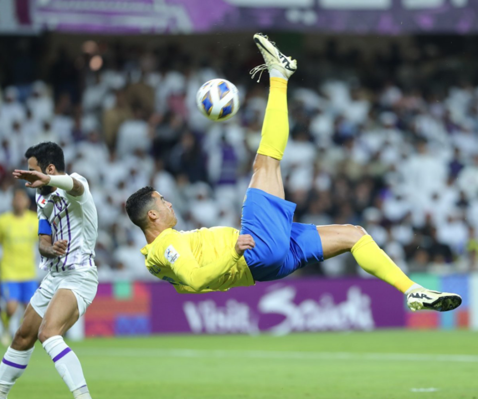 c罗亚冠首败 前曼城中卫红牌 利雅得胜利爆冷 双线告急_腾讯新闻