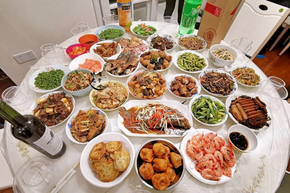00后小伙"赶时髦",过年要用预制菜待客,网友:不怕掀桌子吗?
