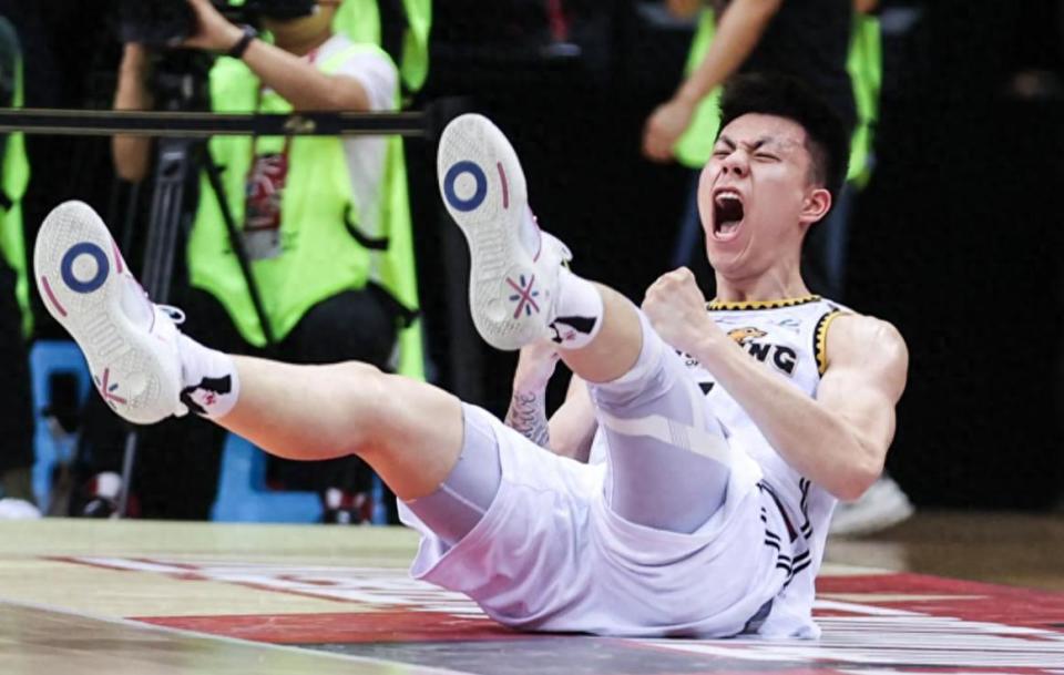 CBA转会风暴！张镇麟或加盟首钢，山东锁定法耶，姜宇星迎新去处