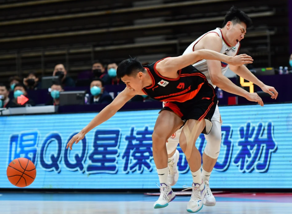 江苏男篮潜力锋线遭易立放弃,能否加盟广东宏远?