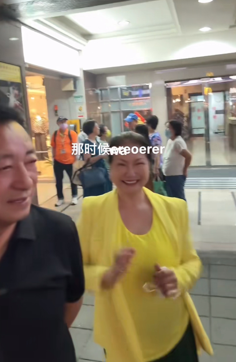 汪小菲携父亲现身台湾省，S妈亲自接待尽显热情，网友：心疼兰姐_腾讯新闻