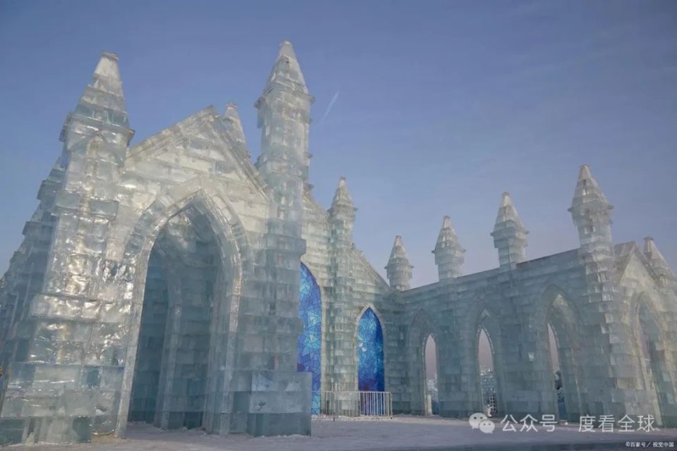 而且,这时候你还可以去索菲亚教堂看看,那建筑美得呀