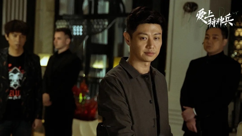 他是荧幕上的军人专业户,曾出演过《我是特种兵》《特种兵之火凤凰》