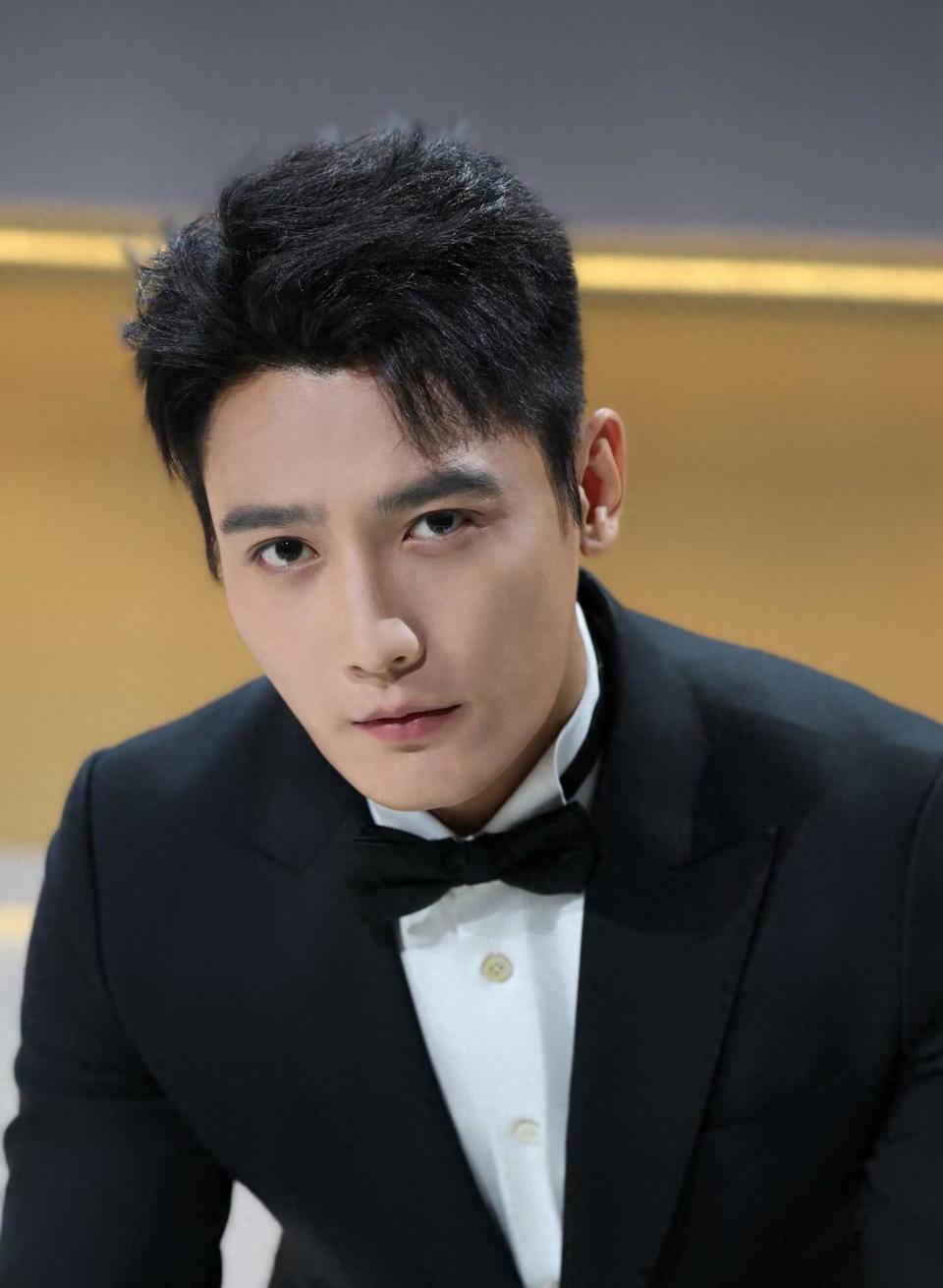 刘擎舒童首搭即破圈，新剧一天登顶男频榜TOP1，连真经侦民警也有出演_腾讯新闻