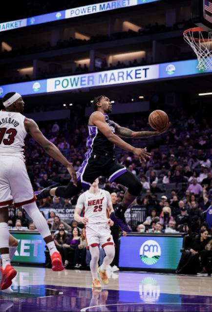 阿德巴約25+7+5鮑威爾22分，威少三分失准6中1，熱火復仇國王 - 