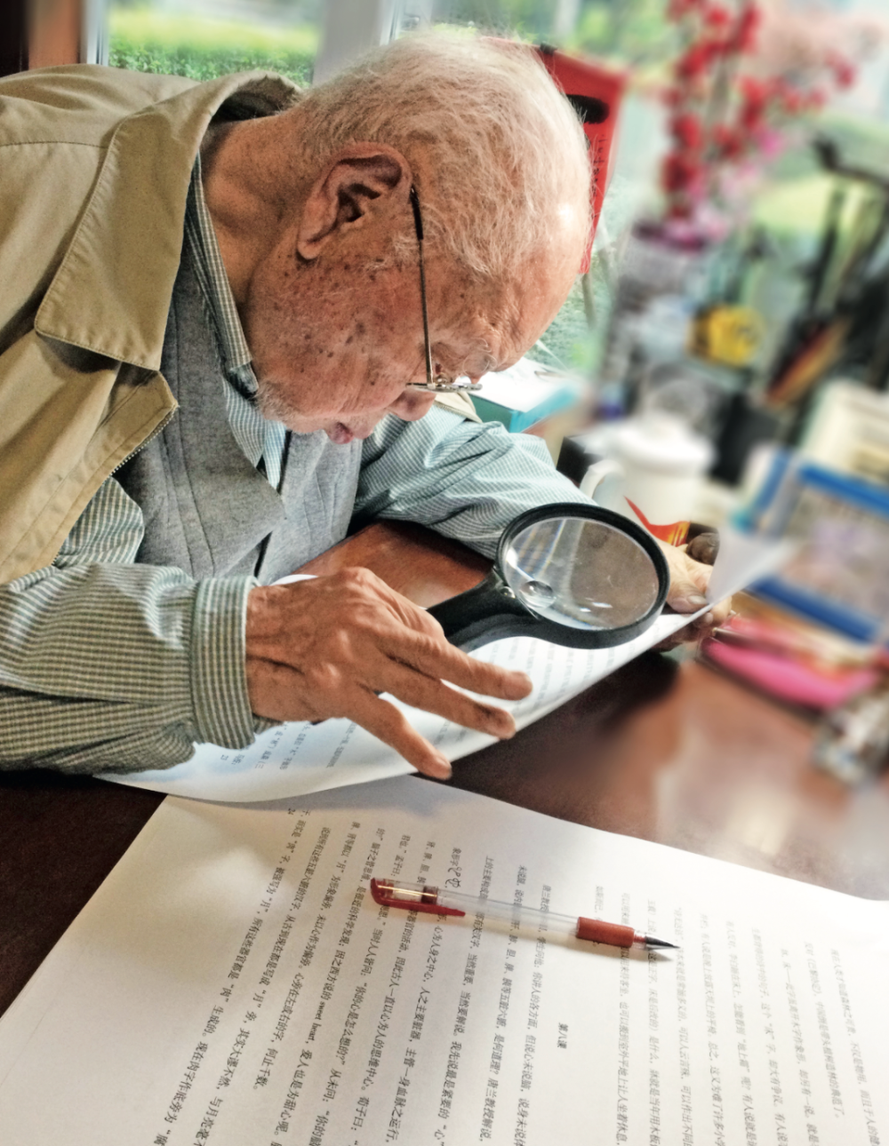 他的豁达与传奇,会和他的文字一样,留在我们心中.