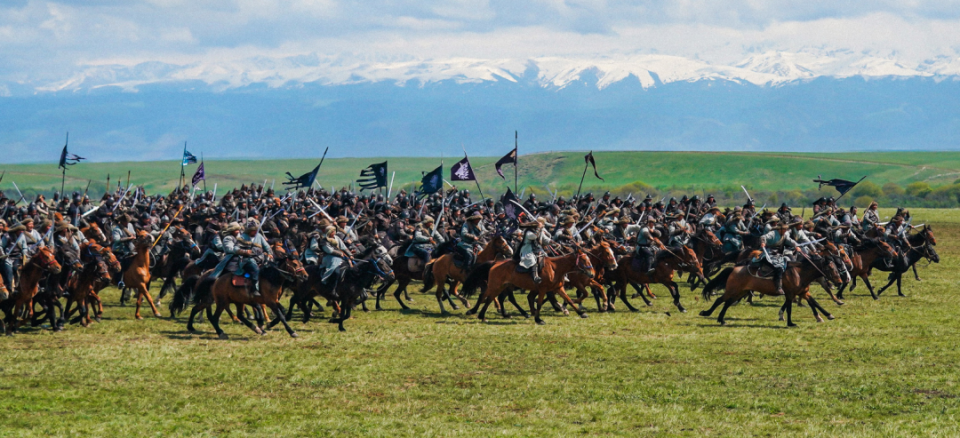 比如,在《传说》和《天将雄师》里都提到了霍去病,分别由窦骁