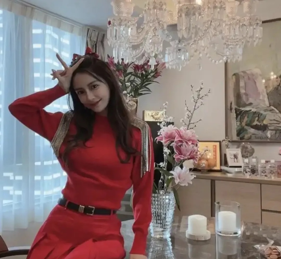 曝杨颖出售北京5亿豪宅!顶楼复式装修奢华,内景曝光引热议_腾讯新闻