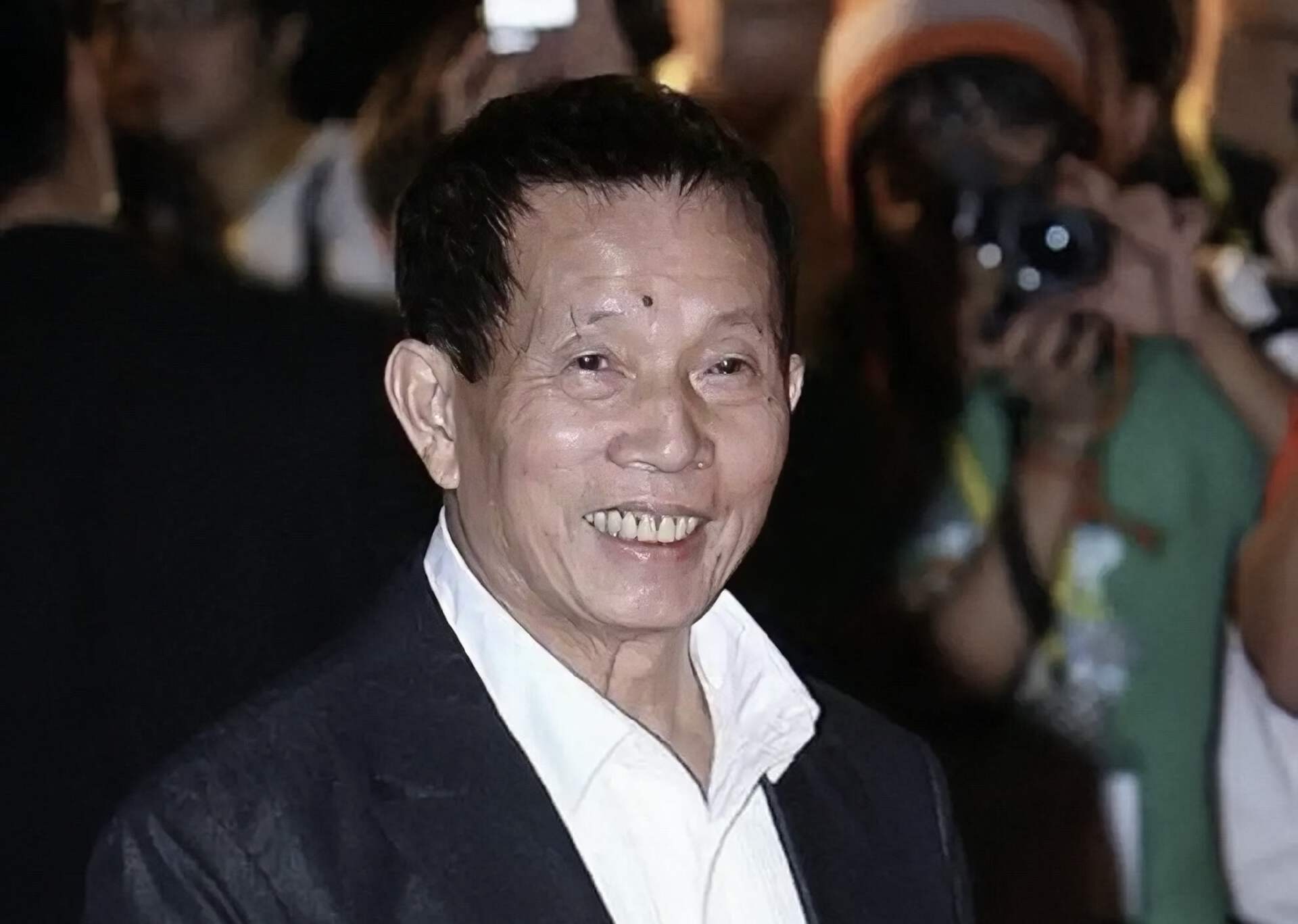 突發！香港知名演員骨灰被盜後終於找到，遺孀準備撒向大海