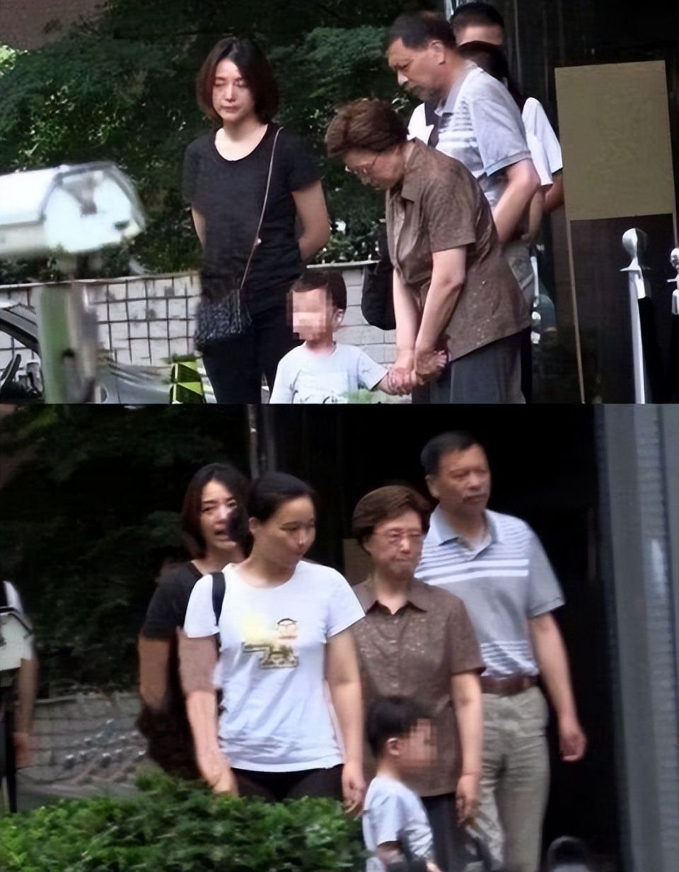 董卿参加儿子学校义卖会,儿子是小海绵学长,baby礼服珠宝高调亮相