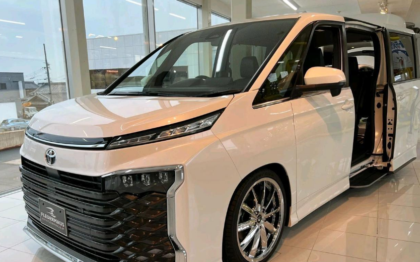 丰田新款voxy日本上市售价约合人民币25万配7座20动力