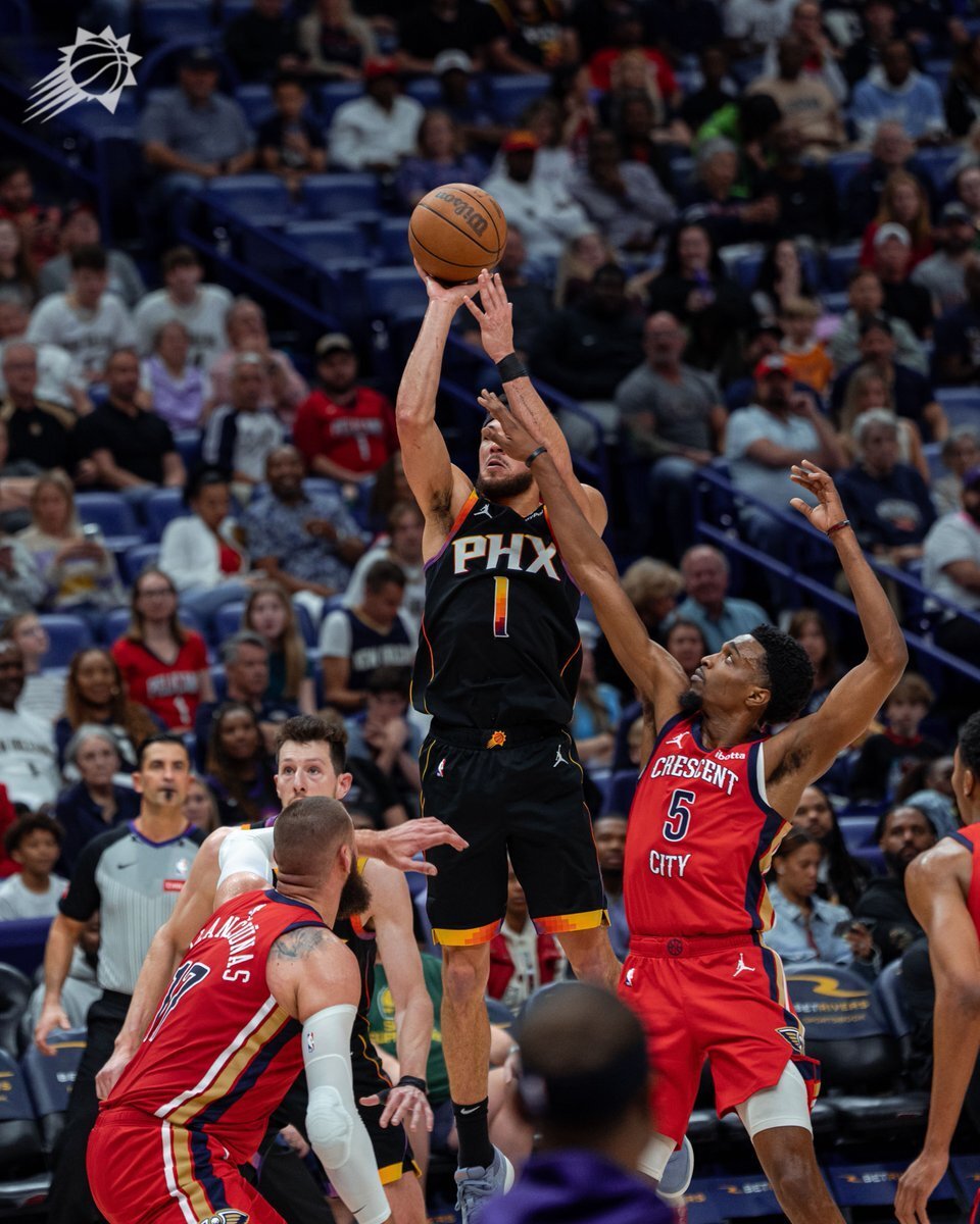 布克最后2分钟连中关键球 狂刷9纪录比肩张伯伦