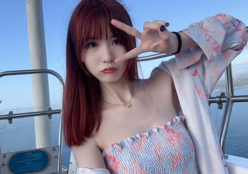 lpl圈内又出现一对情侣,解说瞳夕恋情曝光,和兮夜一起外出旅游_腾讯