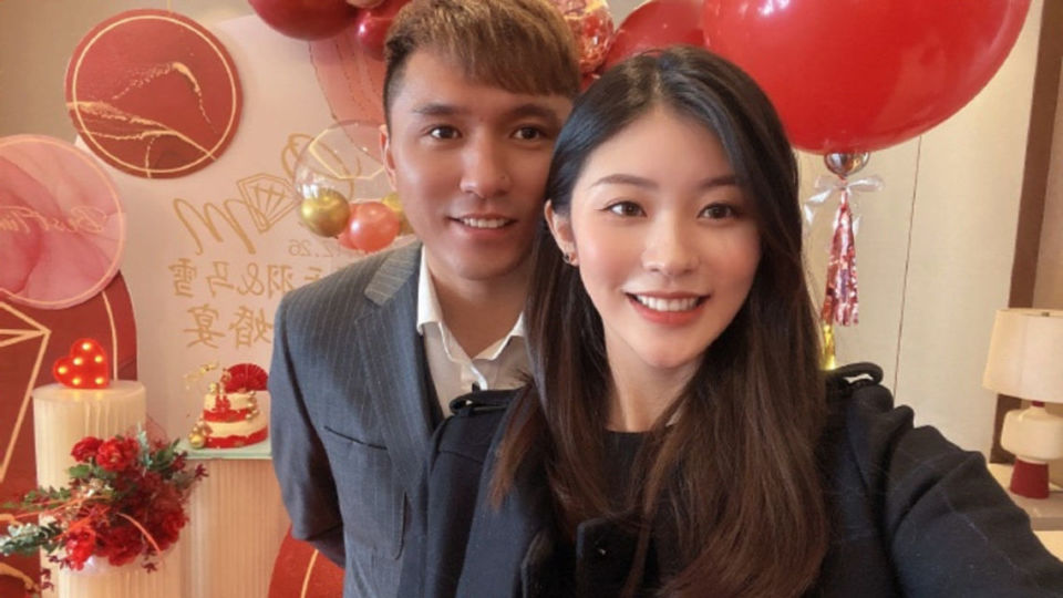 直播翻车的事还历历在目,金敬道和矫哲已经因为涉嫌赌球被警方带走