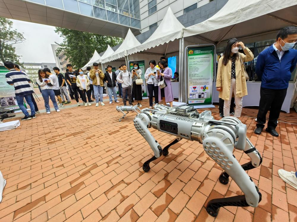 这个成果展上,集中展示近120项大学生创新创业实践成果-腾讯新闻