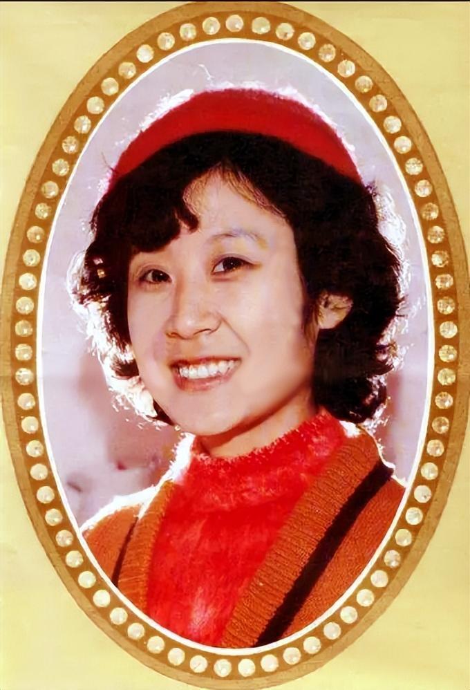 苏小明:走红后离婚赴法国,再嫁法国人又回国发展,她在追求什么