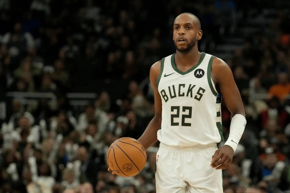 全明星后未尝一败!雄鹿选对主帅了,攻防明显提升,米德尔顿该学克莱?