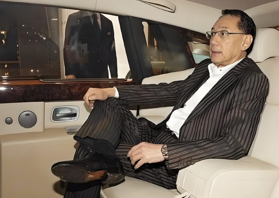 许家印与大D会成员合作，只有杨受成全身而退！_腾讯新闻