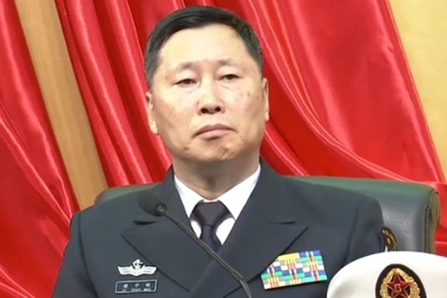 【胡中明接任中國海軍司令員】近期,中央軍委舉行了晉升上將軍銜的