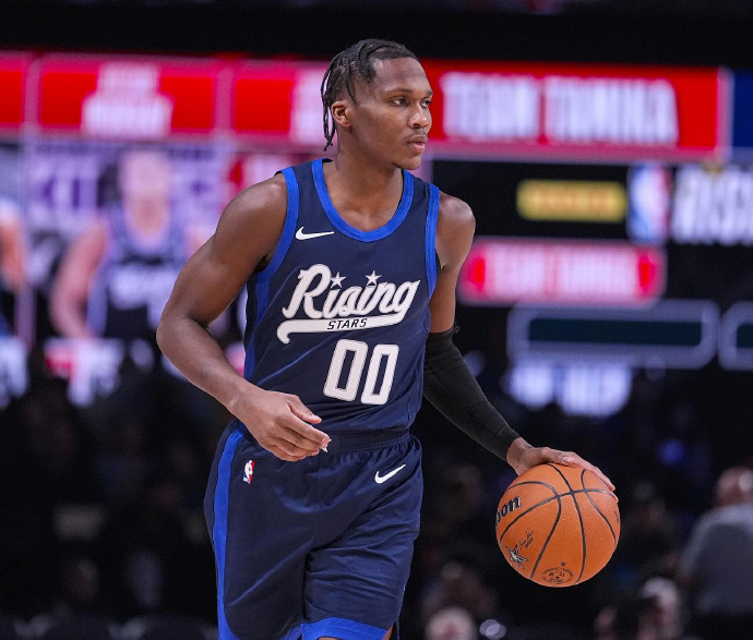 罗斯队13分大胜夺冠马瑟林两战22分荣获mvp全场狂欢庆祝