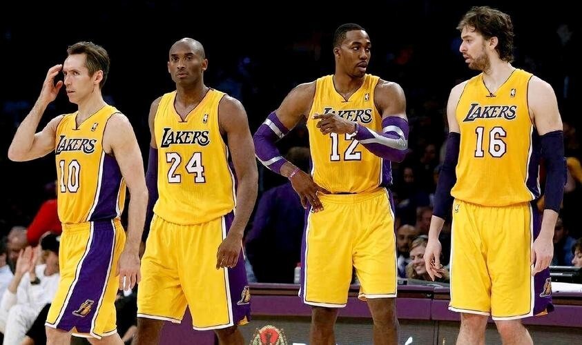 说起最让人感到遗憾的nba组合,洛杉矶湖人队的两代"f4"都理应上榜,其