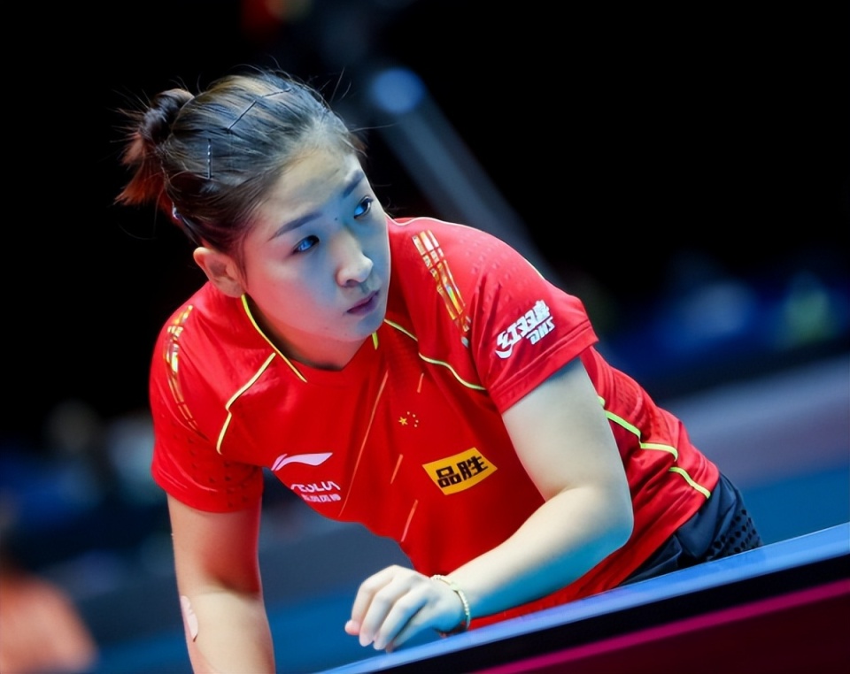 刘诗雯现身活动现场,略施粉黛,惊艳亮相,太漂亮了_腾讯新闻