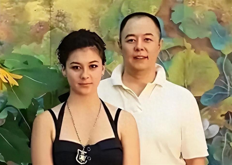 张铁林女儿常年定居英国 精通四国语言 唯独不会说中文